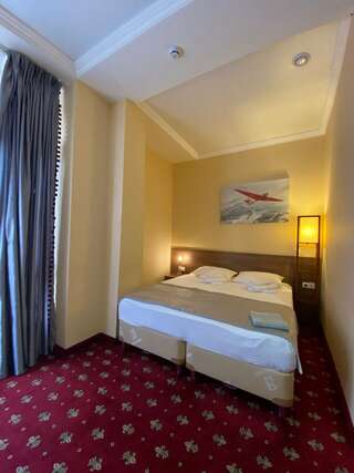 Отель Чкалов Адлер Улучшенный номер с кроватью размера «king-size» или 2 отдельными кроватями-3