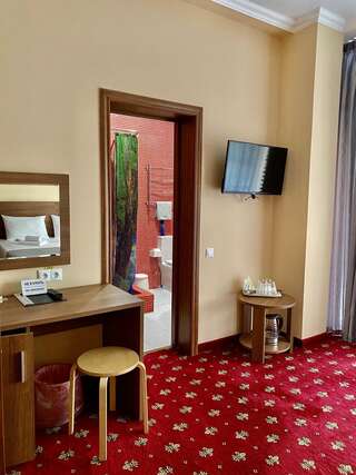 Отель Чкалов Адлер Люкс с кроватью размера «king-size» и балконом-2